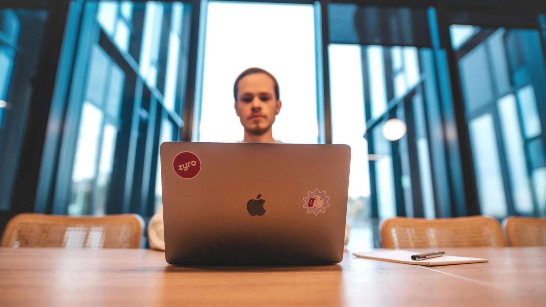 Startup-Team bei der Planung der Finanzierungsstrategie